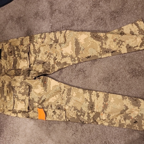 THRT Camouflage Cargo Pants with Orange Accent - Picture 6 of 9